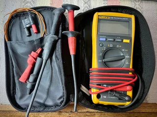 Fluke 179 Handheld Digital True RMS Multimeter