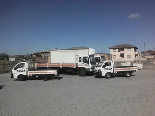 8 TON TRUCK AND BAKKIE FOR HIRE. BEST SERVICE AND RATES IN TOWN.