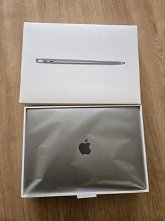 MacBook Air M1 13-inch / Cycle count 19