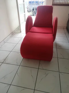 Recliner couch good  as new hardly used single seater