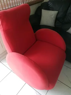 Recliner couch good  as new hardly used single seater