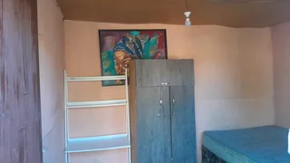 Small Room for rent in Morningside, Amalinda. Rent: R2300. Deposit R1000. Lights and water included.