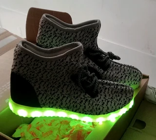 Izy Style High Top LED Sneakers White