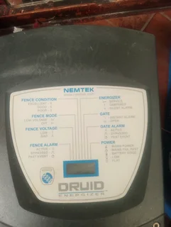 Electric fence energizer