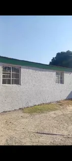 Beautiful self contain room for rent for R1999 with hot and cold water, prepaid electricity.