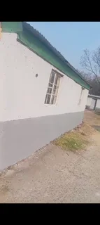 Beautiful self contain room for rent for R1999 with hot and cold water, prepaid electricity.