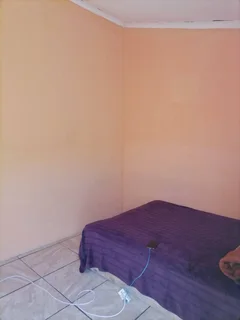 Room to rent in kuyasa next to Siphamandla high price R1500, dep R500 (water, electricity and WIFI)