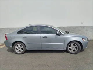 2011 Volvo S40 Sedan, Automatic Gearbox faulty. Car is in very Good Condition. R40 000. ONCO