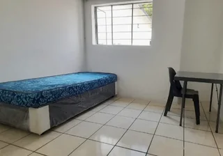 Safe &amp; Clean Student Room In Sunnyside