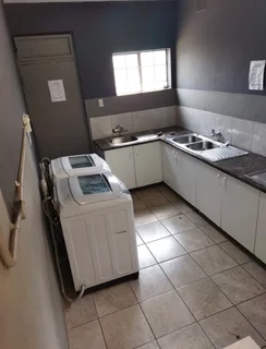 Safe &amp; Clean Student Room In Sunnyside