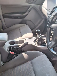 FORD RANGER FOR SELL VERY CLEAN RANGER DRIVE AND GO