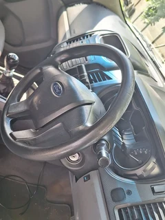 FORD RANGER FOR SELL VERY CLEAN RANGER DRIVE AND GO