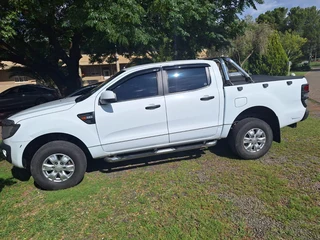 FORD RANGER FOR SELL VERY CLEAN RANGER DRIVE AND GO
