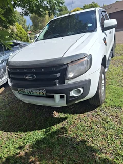 FORD RANGER FOR SELL VERY CLEAN RANGER DRIVE AND GO