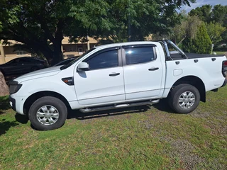 FORD RANGER FOR SELL VERY CLEAN RANGER DRIVE AND GO