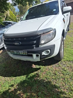 FORD RANGER FOR SELL VERY CLEAN RANGER DRIVE AND GO