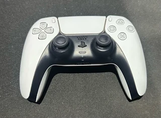 PS5 Controllers White