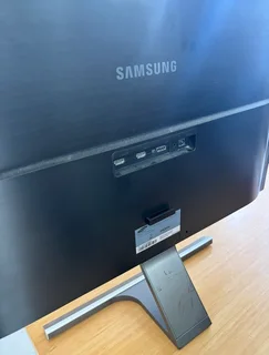 Samsung uhd monitor 28” R3500