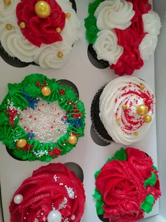 Christmas cakes and cupcakes