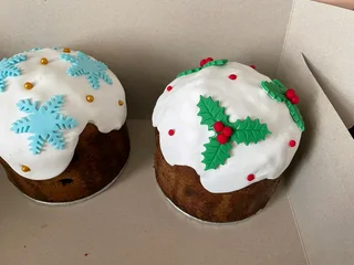 Christmas cakes and cupcakes