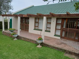 Lovely 2 Bedroom townhouse to rent in Gonubie.