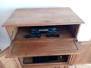 蝹 Solid Oak Vintage Entertainment Cabinet and Storage