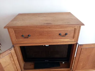 蝹 Solid Oak Vintage Entertainment Cabinet and Storage
