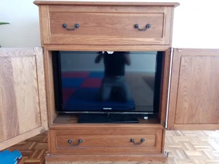 蝹 Solid Oak Vintage Entertainment Cabinet and Storage