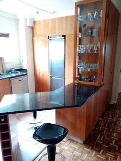 Spacious Room to Rent (Mountain View) in Penthouse-Style Apartment — Available 1 Jan 2026