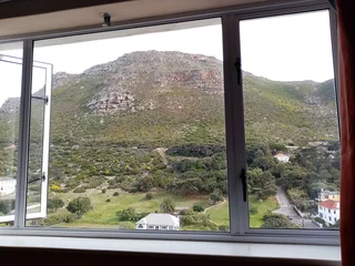 Spacious Room to Rent (Mountain View) in Penthouse-Style Apartment — Available 1 Jan 2026