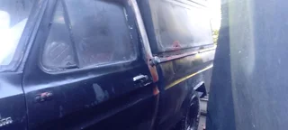 Ford F100 1977 stripping for spares.