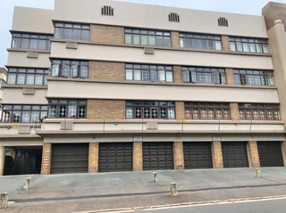 JB MARKS BULWER-LINHOLME SPACIOUS 2 BED 2 BATH APARTMENT WITH 1 LOCK UP GARAGE R 1 400 000