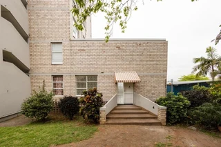 MUSGRAVE- CURRIE RD – SAN LEANDRO- SPACIOUS 2 BEDROOM / 2 BATH APARTMENT FOR SALE R1150000