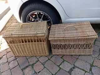Wicker basket style pet carrier/picnic basket