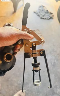 Valve stem seals tool insert