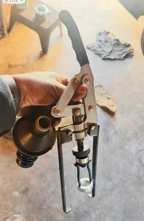 Valve stem seals tool insert