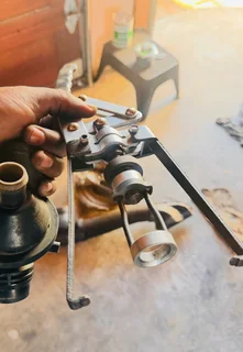 Valve stem seals tool insert