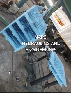 Hydraulic concrete block mold