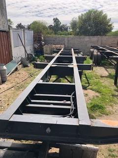 Tri-Axle Skeletal Trailers forHire