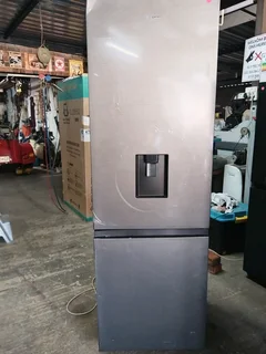 Hisense 347l fridge freezer metallic