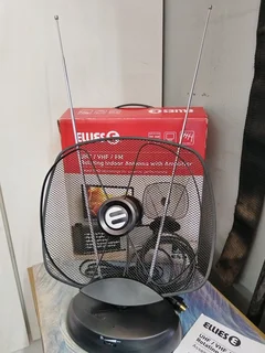 Ellies rotating indoor antenna with amplifier