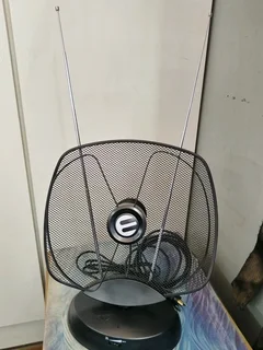 Ellies rotating indoor antenna with amplifier