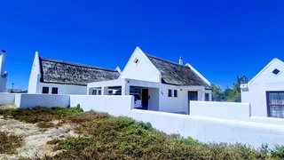 Dwarskerbos Family Cottage-Self Catering Close 2 Beach.