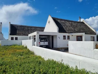 Self Catering Fishermans Cottage- Dwarskersbos- 3 min walk to Beach- Estate Swimming pool