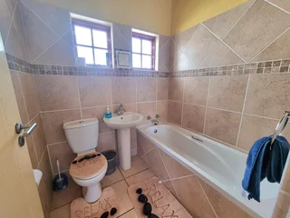 Self Catering Fishermans Cottage- Dwarskersbos- 3 min walk to Beach- Estate Swimming pool