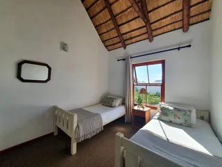 Self Catering Fishermans Cottage- Dwarskersbos- 3 min walk to Beach- Estate Swimming pool