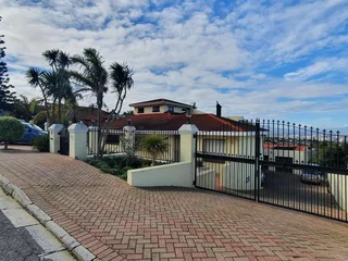 Villa To Share 4 Single Professionals-Fully Furnished/Serviced-Upmarket area