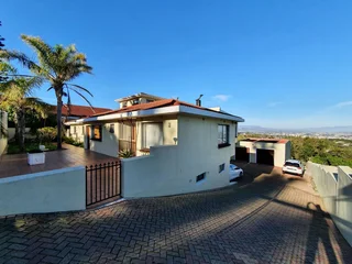 Share A Villa-Large Room with ensuite-Fully furnished and Serviced 4 Single Professional