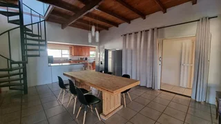 Share A Villa-Large Room with ensuite-Fully furnished and Serviced 4 Single Professional