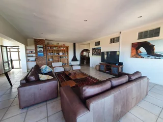 Share A Villa-Large Room with ensuite-Fully furnished and Serviced 4 Single Professional